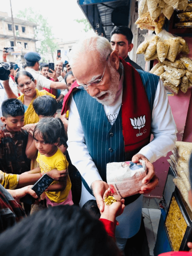 PM Modi Jhalmuri Tweet : रैलियों के बीच PM मोदी ने चखा ‘झालमुड़ी’ का स्वाद, झारग्राम से वायरल हुई ये तस्वीर