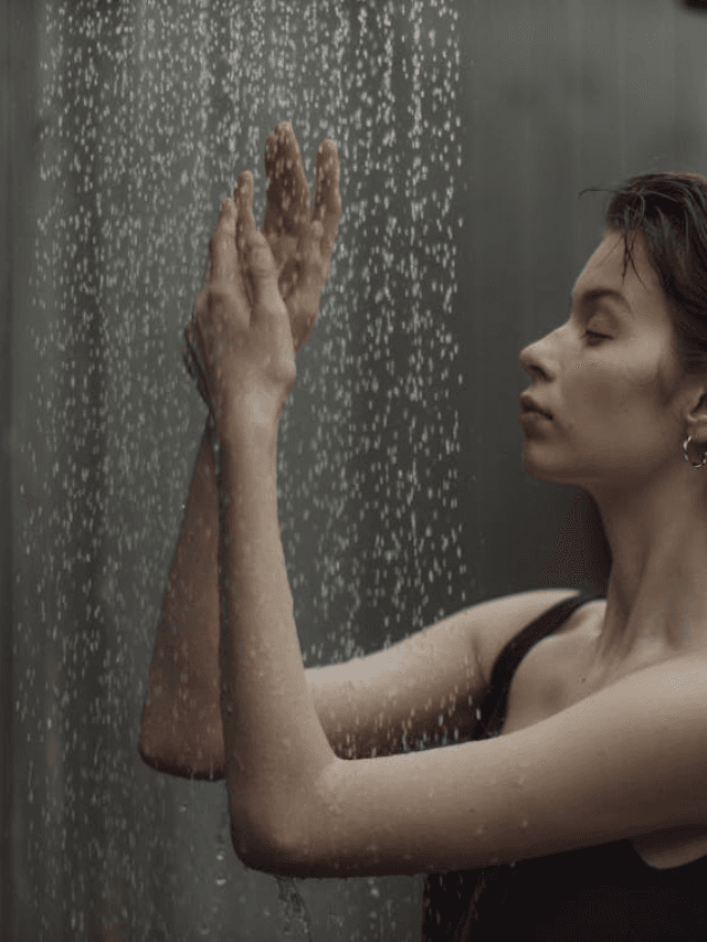 Right way To Take A Bath : कहीं आप भी तो नहीं नहाते गलत तरीके से? जानें शरीर पर सबसे पहले पानी कहाँ डालना चाहिए