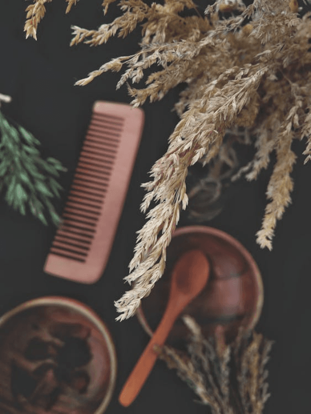 Benefits of wooden comb : आज ही फेंक दें प्लास्टिक की कंघी ! लकड़ी की कंघी इस्तेमाल करने के ये 8 फायदे जान रह जाएंगे हैरान