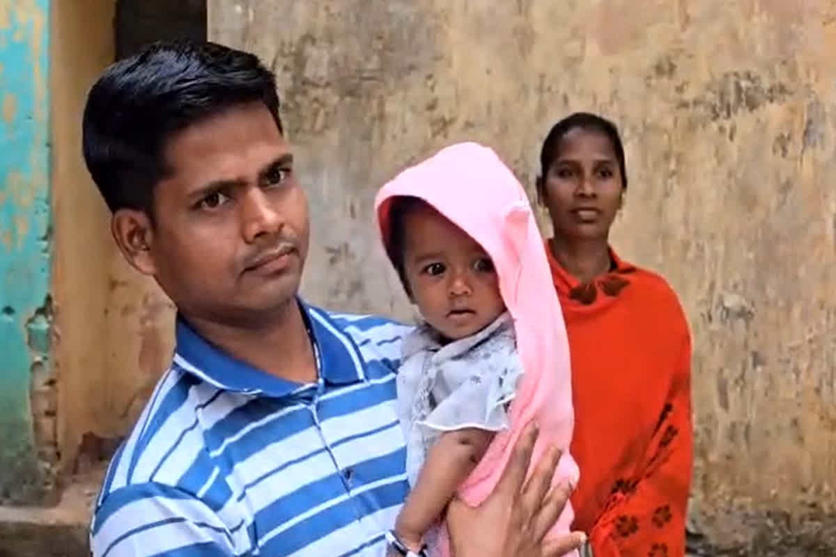 Naxal Reverse sterilization News : काश! पहले होते हमारे बच्चे’… मुख्यधारा में लौटने के बाद पूर्व नक्सलियों का छलका दर्द, बताया जंगल में बाप बनने पर क्यों था खौफनाक पहरा