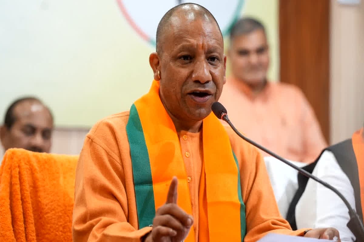 Yogi Cabinet News: छात्र-छात्राओं को योगी सरकार का बड़ा तोहफा, बांटे जाएंगे इतने लाख टैबलेट, मंत्रिमंडल ने प्रस्ताव को दी मंजूरी