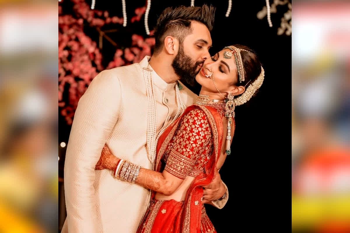 Mouni Roy Divorce News: पति से तलाक लेंगी बॉलीवुड की ये फेमस एक्ट्रेस, शादी के महज इतने साल बाद ही पति से होंगी अलग, सोशल मीडिया पर खुद किया कंफर्म