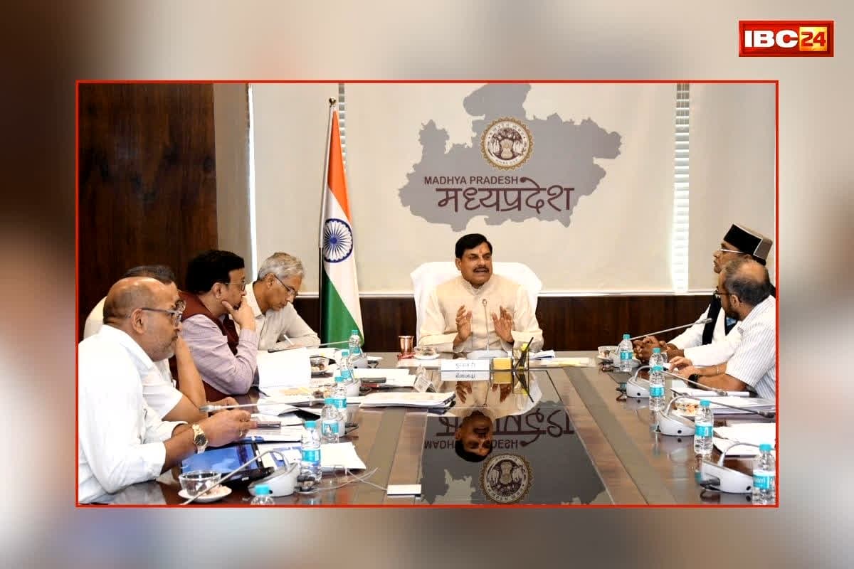 CM Mohan Yadav News: सीएम मोहन ने की सहकारिता विभाग की समीक्षा, बताया कैसे सुदृढ़ होंगे सभी कमजोर जिला सहकारी बैंक, इतने लाख नए किसानों को जोड़ने का है लक्ष्य
