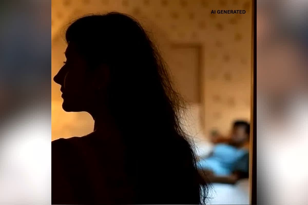 Morena Honey Trap Gang : हसीनाओं के बिछाए जाल में फंसा नामी फर्नीचर कारोबारी! अश्लील वीडियो बनाकर मांगे इतने लाख, पूरा मामला जानकर उड़ जाएंगे होश
