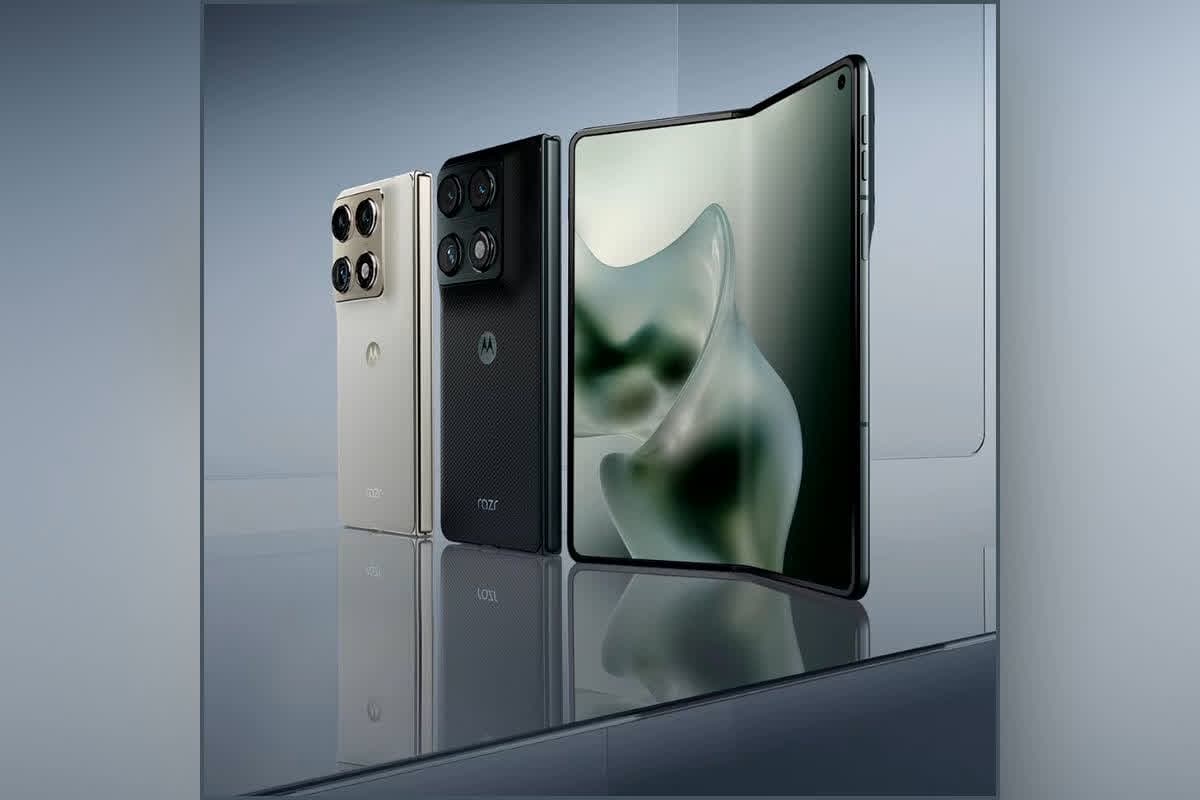 Motorola Razr Fold: फोल्ड होते ही बन जाता है मिनी टैबलेट! Motorola Razr Fold की सेल शुरू होते ही मचा धमाल! फीचर्स देखकर टेक एक्सपर्ट भी रह गए दंग