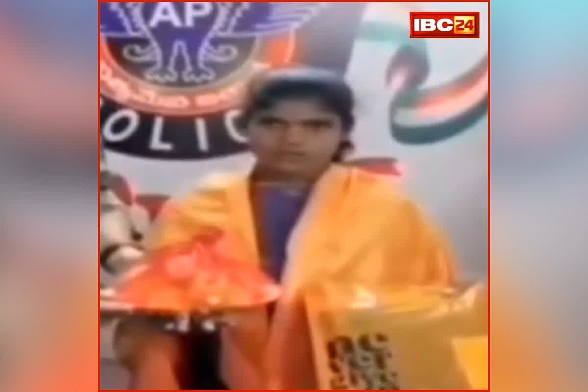 Jagdalpur Female Naxalite Surrender: छत्तीसगढ़ में लाल आतंक को बड़ा झटका, यहां खूंखार महिला नक्सली ने किया सरेंडर, इतने लाख का था इनाम