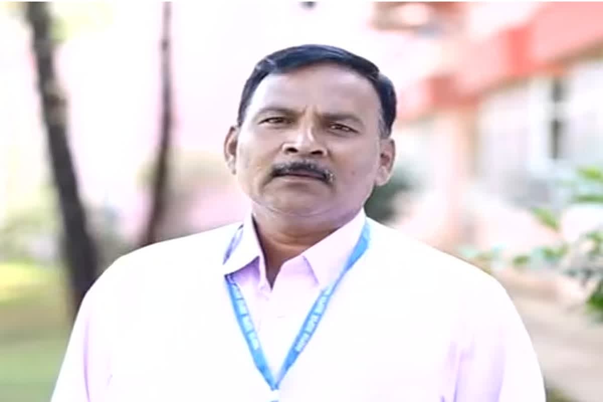 NEET-UG 2026 Paper Leak Case: NEET-UG 2026 पेपर लीक मामले में CBI को मिली बड़ी सफलता, मुख्य आरोपी को किया गिरफ्तार, जानें कौन है वो जिसने लाखों बच्चों के भविष्य से किया खिलवाड़