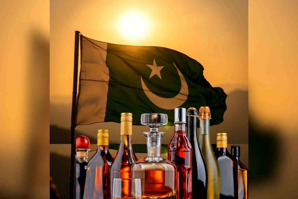 Pakistan Alcohol Export : कर्ज में डूबे पाकिस्तान का बड़ा यू-टर्न! जिस चीज़ को 50 साल पहले नकारा,अब उसी से भरेगा खजाना, शुरू की इस चीज़ की सप्लाई