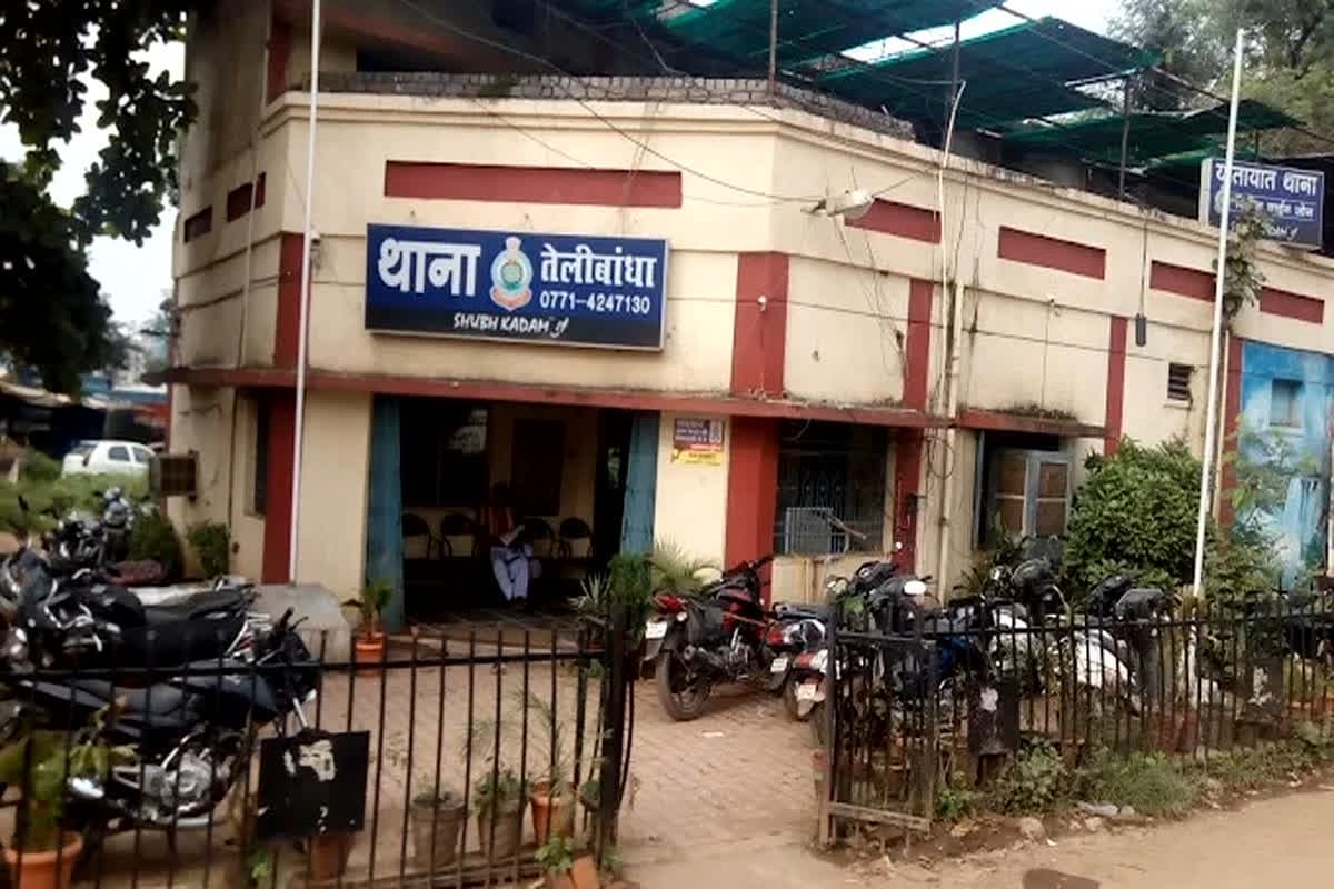 Raipur Crime News: राजधानी में होटल व्यवसायी के साथ मारपीट, ससुर ने इस वजह से ऑफिस में घुसकर दिया वारदात को अंजाम, जानकर आप भी हो जाएंगे हैरान