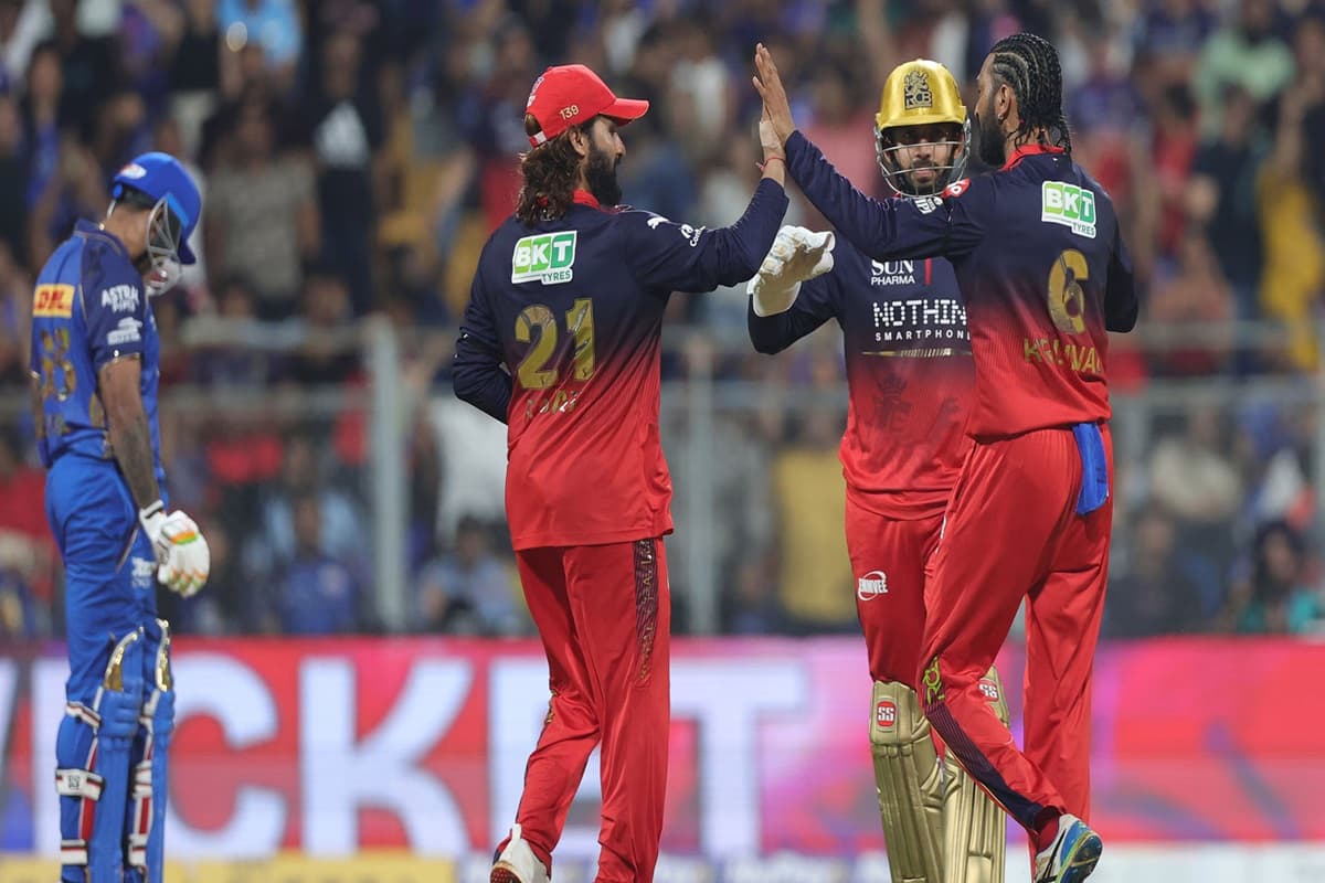 RCB vs MI Raipur Match Highlights: रायपुर में फैंस की धड़कन बढ़ाने वाला मैच! रोमांचक मुकाबले में बेंगलुरु ने मुंबई को दी इतने विकेट से मात, जानिए कौन थे मुकाबले के हीरो
