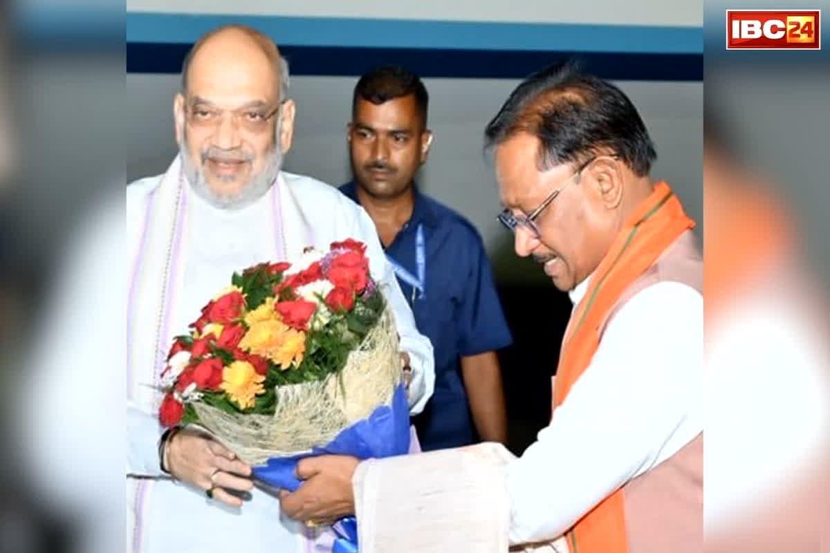 Amit Shah CG Visit: रायपुर पहुंचे केंद्रीय गृह मंत्री अमित शाह, इस रिसॉर्ट में सीएम और डिप्टी सीएम के साथ कर रहे चर्चा, कल होंगे बस्तर रवाना