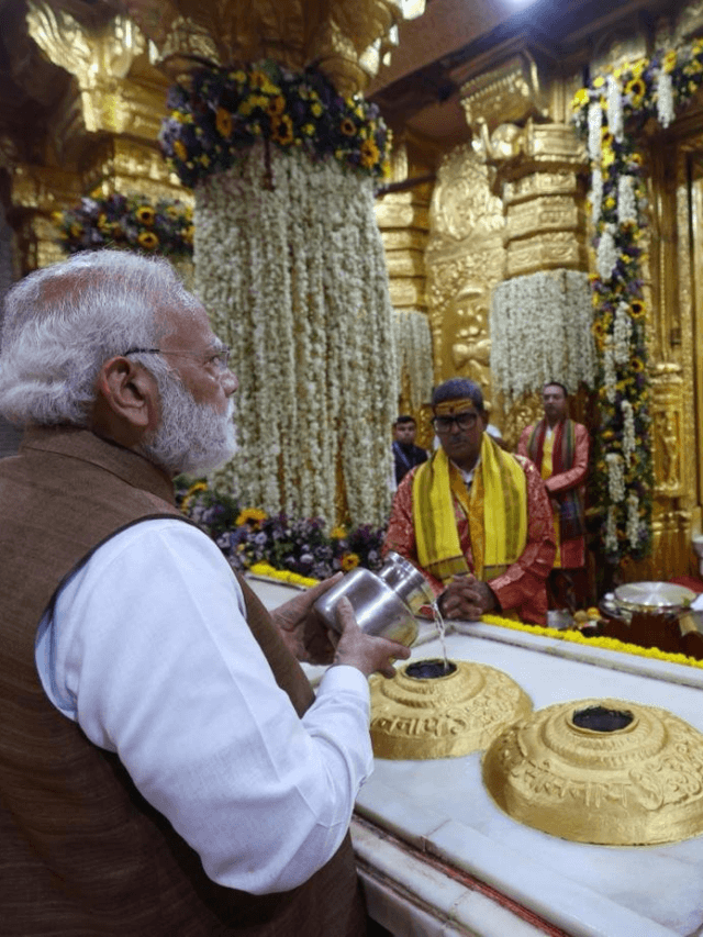 PM Modi Somnath Temple Pooja: इतने तीर्थों का पवित्र जल.. वैदिक मंत्रों की गूंज, सोमनाथ मंदिर में पीएम मोदी ने की महापूजा, देखिए तस्वीरें
