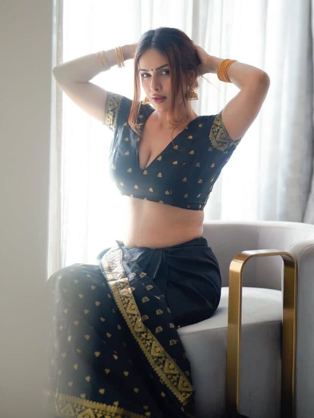 Neha Malik Desi Look: डीप नेक ब्लाउज में इस भोजपुरी बाला ने बढ़ाया इंटरनेट का पारा, हॉट तस्वीरों से नहीं हट रही फैंस की आंखें