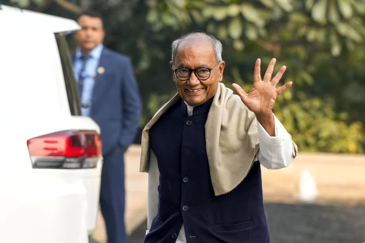 शह मात The Big Debate: हिंदुत्व पर लांछन, दिग्गी का नया दाव, हिंदुओं पर बयान से छिड़ा सियासी घमासान, क्या दिग्विजय सिंह गढ़ रहे नया नेरेटिव?