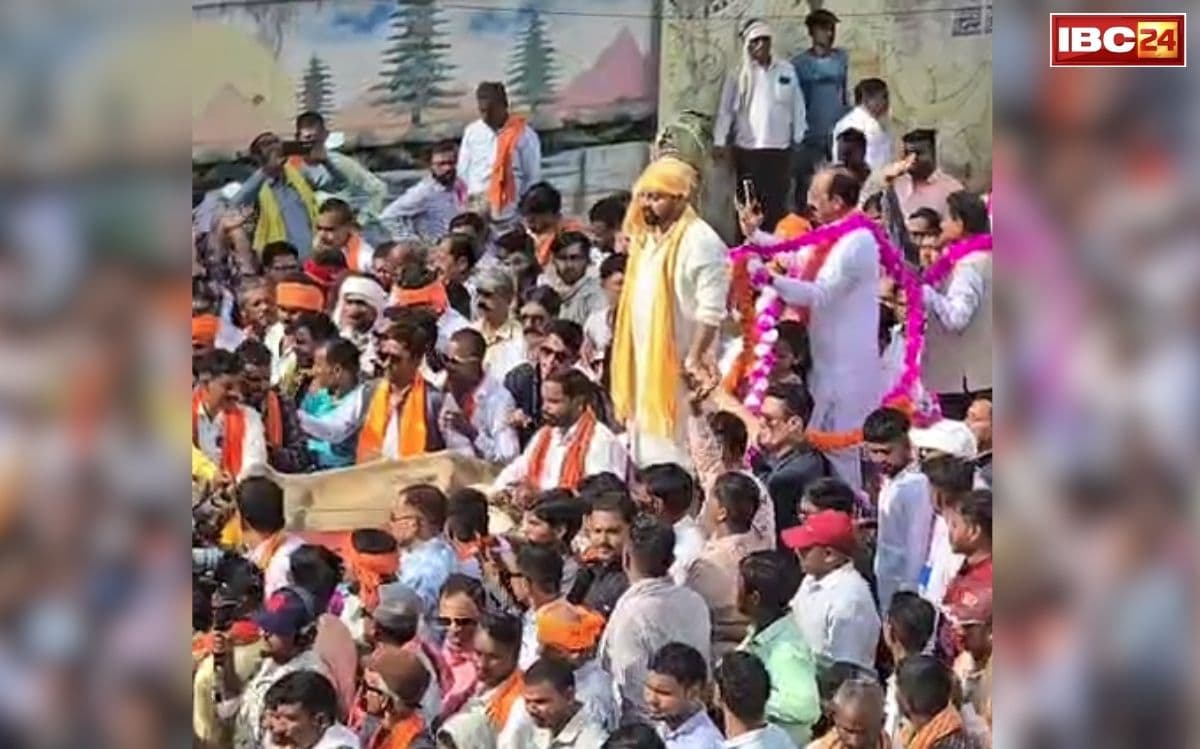 Dipesh Sahu Marriage: पेट्रोल-डीजल संकट के बीच बैलगाड़ी से निकली छत्तीसगढ़ के इस बीजेपी विधायक की बारात, डिप्टी सीएम अरुण साव भी हुए शामिल, आप भी देखिए वीडियो