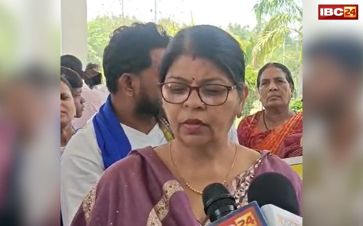 Balaghat Liquor Shop Protest: ‘अनाब शनाब बकते हैं..’, 50 दिन से सड़क पर डटीं महिलाएं, लेकिन नहीं हटी शराब दुकान! अब मुख्यमंत्री तक पहुंची गुहार, क्या होगा बड़ा फैसला?