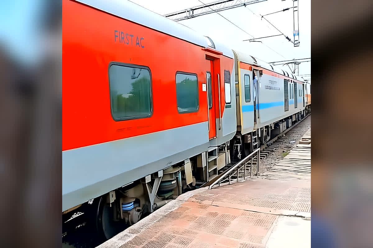 Ambikapur Delhi Train Update : सरगुजा से दिल्ली जाने वाले यात्रियों के लिए रेलवे का बड़ा तोहफा, अब हफ्ते में 2 दिन दौड़ेगी यह पसंदीदा एक्सप्रेस ट्रेन!