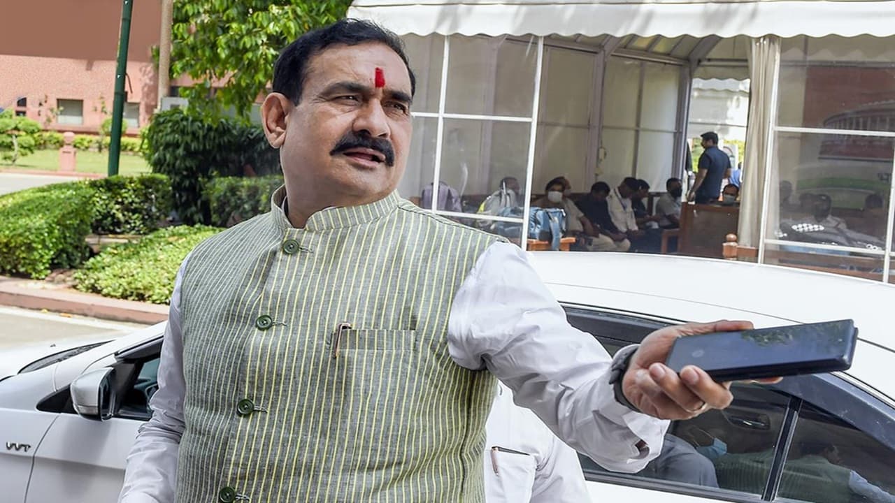 Narottam Mishra Delhi Visit: टिकट कटने के बाद दिल्ली पहुंचे डॉ. नरोत्तम मिश्रा, BJP राष्ट्रीय अध्यक्ष से मुलाकात के बाद बदले सुर, कहा- मुझमें ही होगी कोई कमी