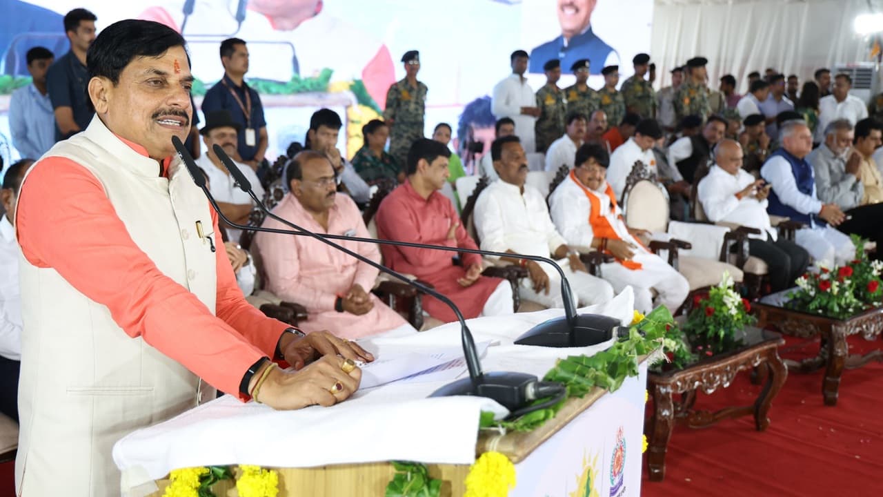 MP News: MP में रोपे जाएंगे 21 लाख पौधे, CM यादव ने अपनी माता की स्मृति में पौधा लगाकर किया महाभियान का शुभारंभ, BSF इन जवानों को मिलेंगे 2 लाख रुपए