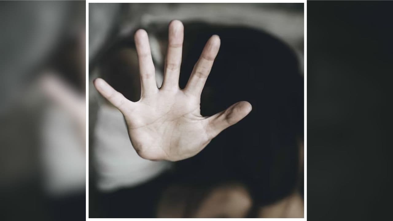 Bhopal Rape News Today: रक्षक बना भक्षक! बर्थडे पार्टी के नाम पर नाबालिग को बुलाया होटल में..फिर जो हुआ, जानकर रह जाएंगे हैरान