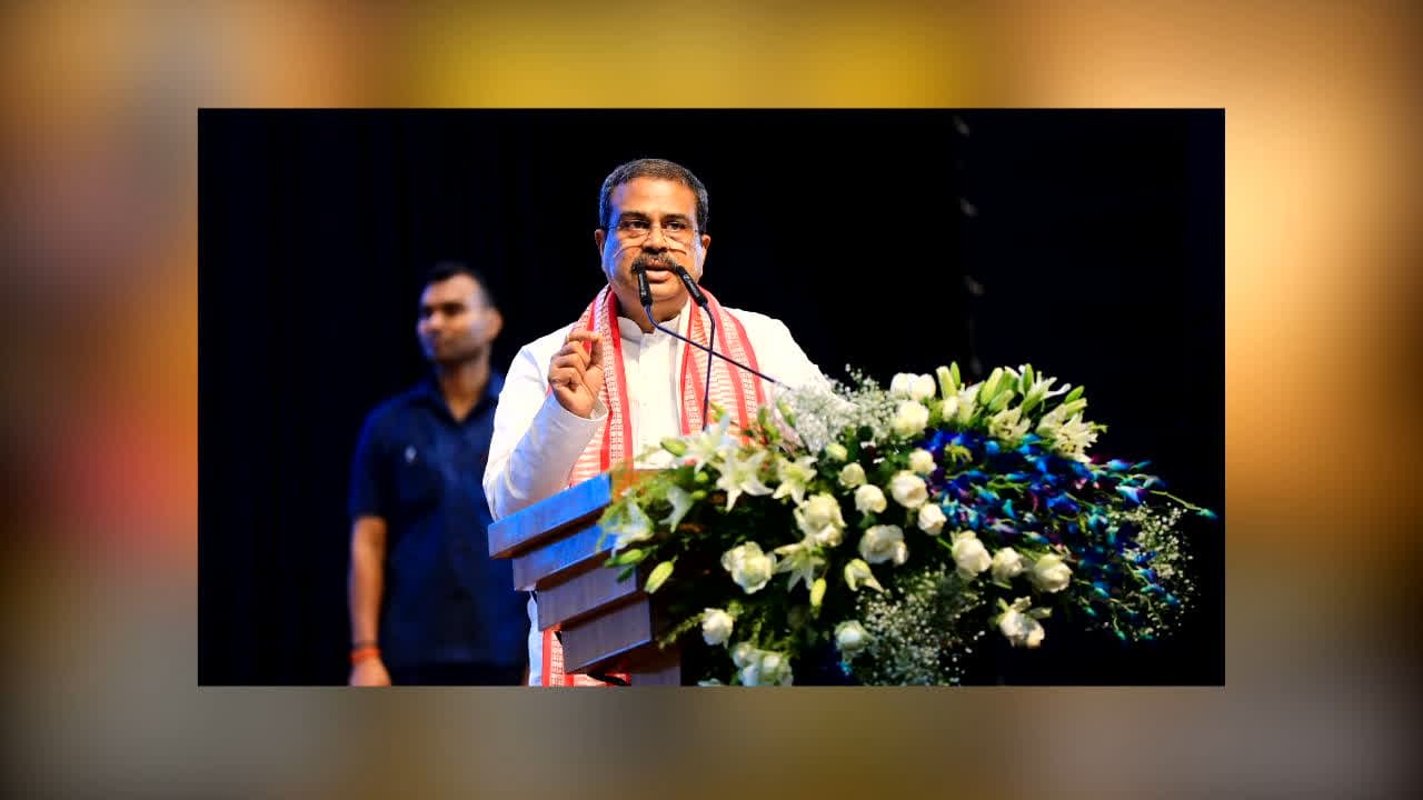 Dharmendra Pradhan Resignation News : छात्र आंदोलन के बीच बड़ा अपडेट! इस्तीफे की मांग के बीच सरकार ने लिया बड़ा फैसला! धर्मेंद्र प्रधान को लेकर सूत्रों का दावा