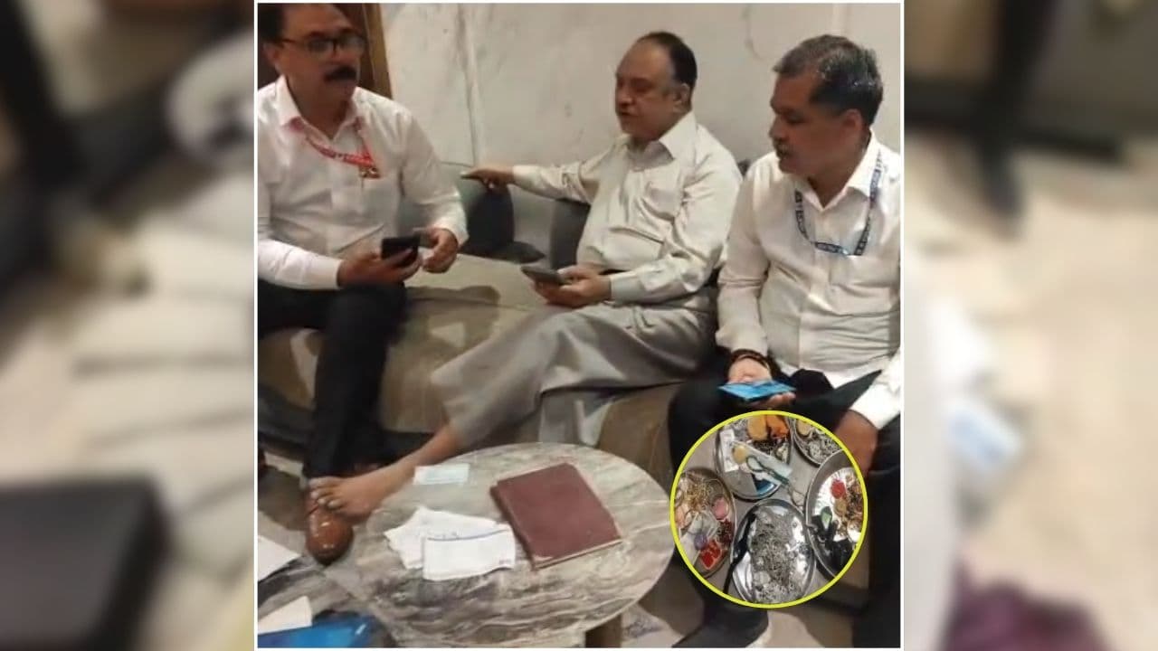 Indore Lokayukta Raid: धनकुबेर निकला बिजली कंपनी का SE, 9 ठिकानों पर छापे में मिले करोड़ों की संपत्ति, देखकर अधिकारियों के भी उड़े होश