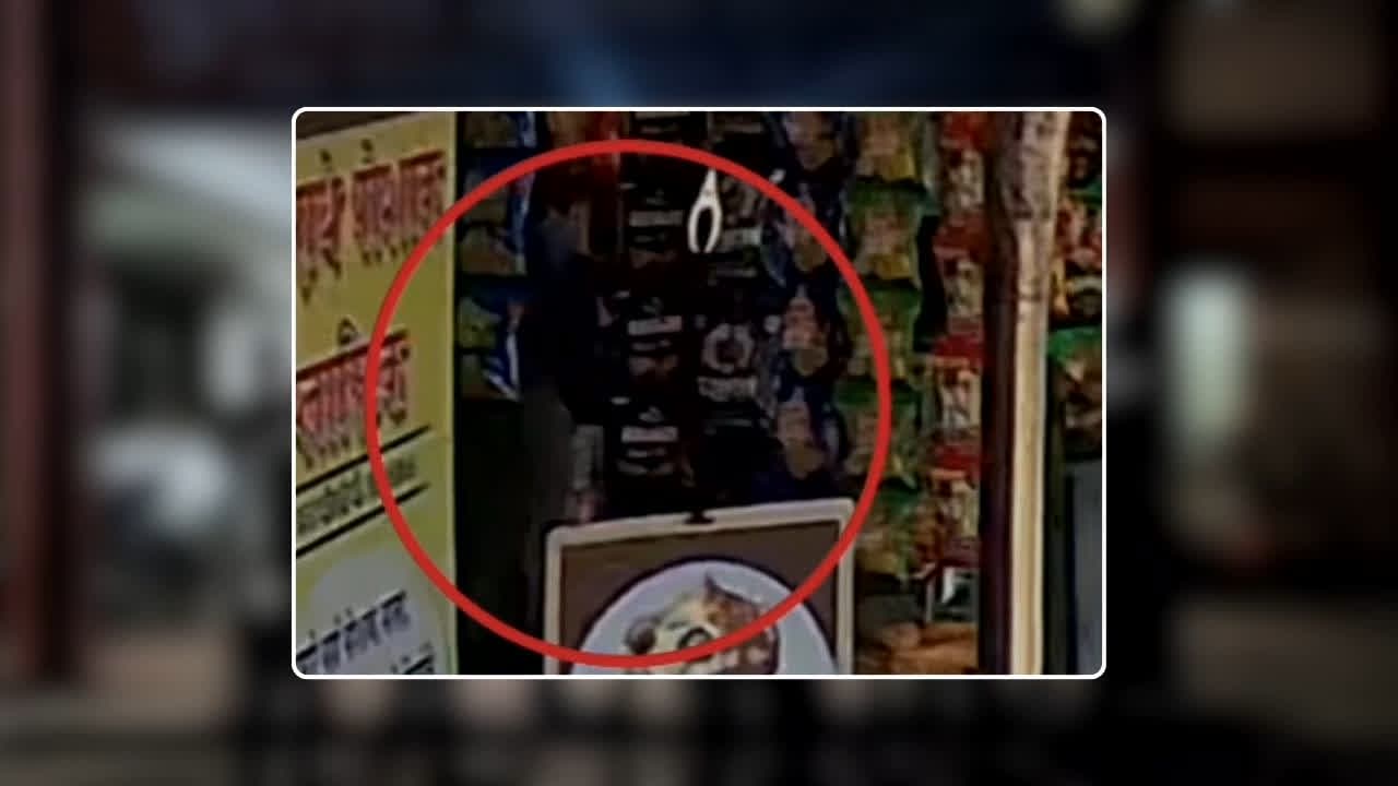 Muslim Bakery Operator Spitting on Bread: छत्तीसगढ़ के इस शहर में बेकरी प्रोडक्ट्स पर थूक लगाकर बेच रहा था मुस्लिम दुकानदार, ग्राहकों को कहते थे- हम हिंदू हैं, देखिए वीडियो