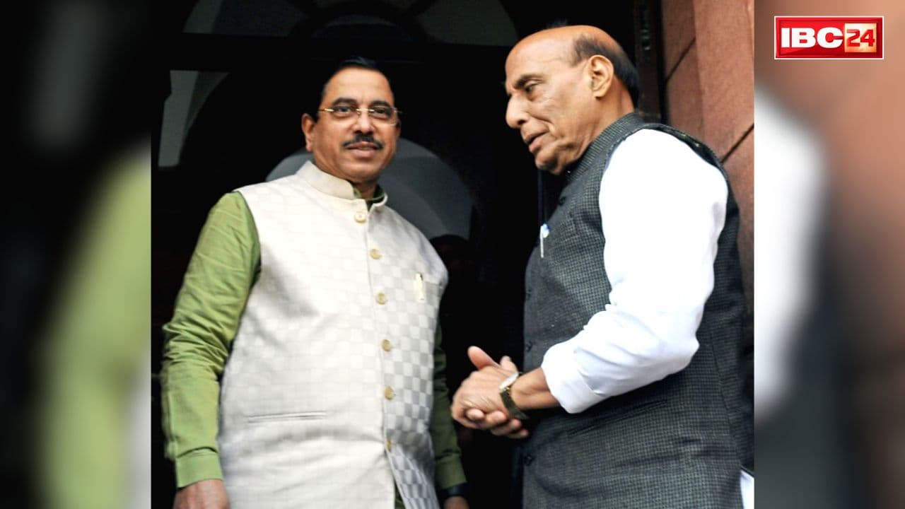 Prahlad Joshi New Union Education Minister: इस दिग्गज कैबिनेट मिनिस्टर को मिला ‘शिक्षा मंत्रालय’ का प्रभार.. PM की सिफारिश पर राष्ट्रपति द्रौपदी मुर्मू ने स्वीकार किया धर्मेंद्र प्रधान का इस्तीफा..