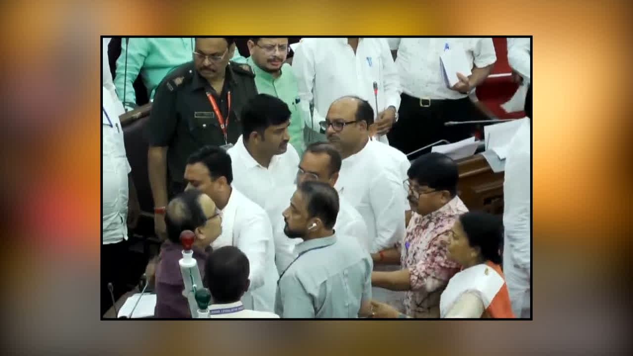 Kunal Ghosh West Bengal Assembly : विधानसभा में हाई-वोल्टेज ड्रामा! TMC के इस विधायक को मार्शलों ने उठाकर किया बाहर, जानें आखिर क्यों लेना पड़ा स्पीकर को बड़ा फैसला