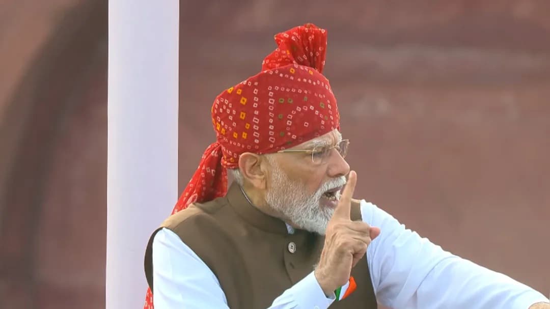 PM Modi’s Independence Day Outfit: सफेद कुर्ता.. लाल साफा. स्वतंत्रता दिवस पर इस खास पोशाक में दिखे पीएम मोदी, देखिए हर साल कैसे बदलता रहा है अंदाज