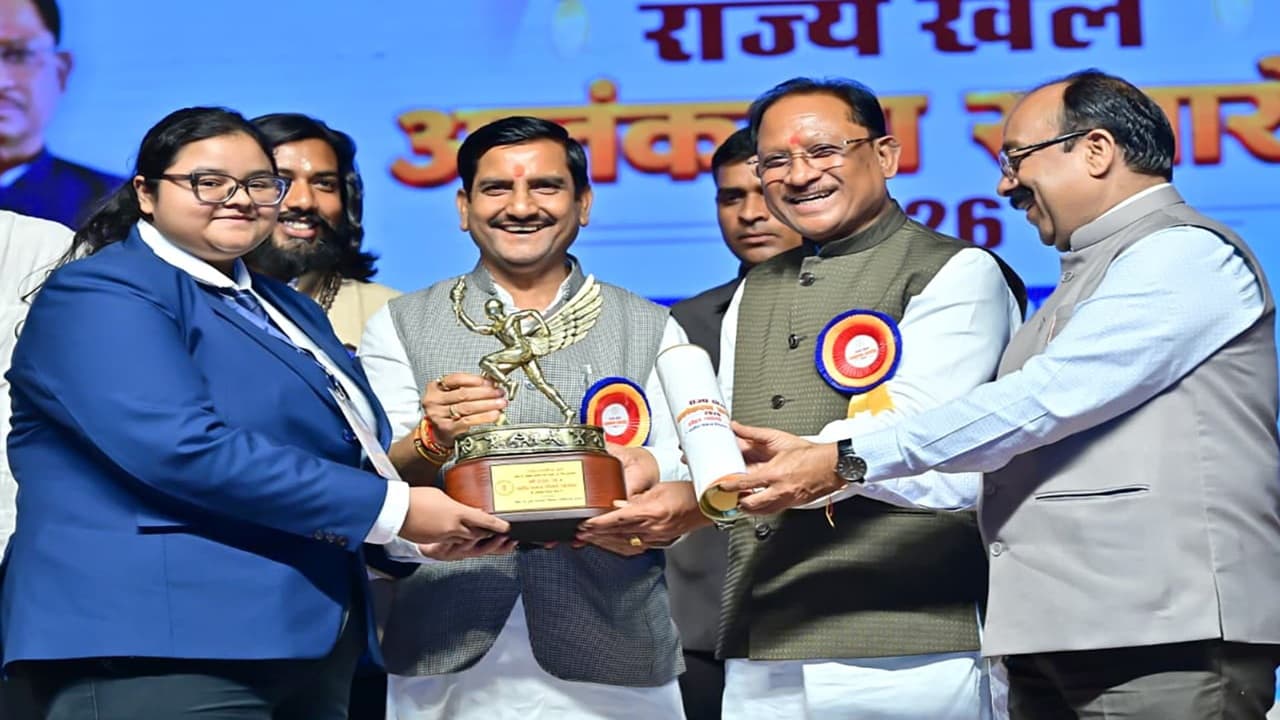 CG News: 126 खिलाड़ियों और प्रशिक्षकों को राज्य खेल अलंकरण, सीएम साय ने किया सम्मानित, कहा- खेल प्रतिभाओं को तराशने सरकार प्रतिबद्ध