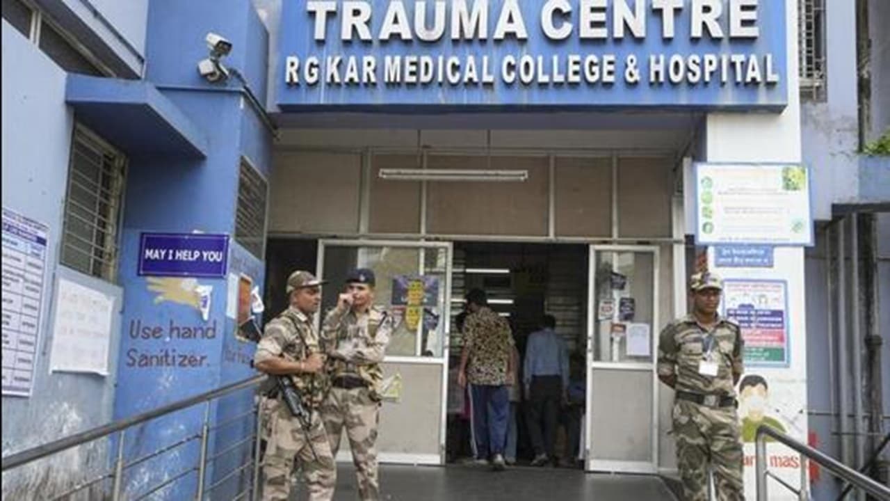 Kolkata RG Kar Rape Case: महिला डॉक्टर से रेप और हत्या मामले में इस पार्टी के पूर्व विधायक गिरफ्तार, पीड़िता की लाश के साथ ऐसा काम करने का आरोप