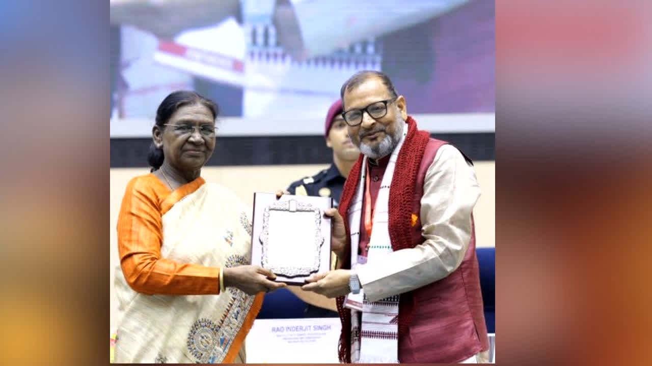 Anup Ranjan Pandey News : छत्तीसगढ़ की लोककला को दुनिया तक पहुंचाने वाले लोक कलाकार को मिला संगीत नाटक अकादमी पुरस्कार, राष्ट्रपति ने किया सम्मनित