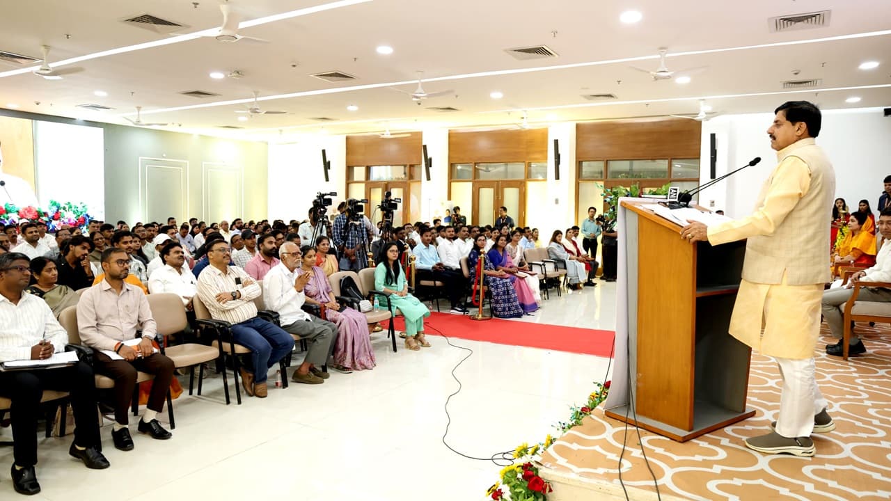 CM Mohan Yadav Latest News: CM मोहन यादव ने नवनियुक्त खनिज निरीक्षकों को दिए नियुक्ति पत्र, कहा- एक साल में 85 हजार युवाओं को मिले रोजगार के अवसर