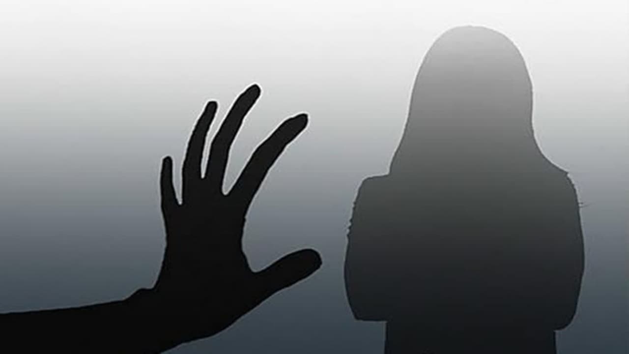 Barwani Crime News: शर्मसार हुआ पवित्र रिश्ता! अपनी ही नाबालिग बेटियों के साथ ऐसी हरकत करता था पिता, पुलिस ने दर्ज किया मामला