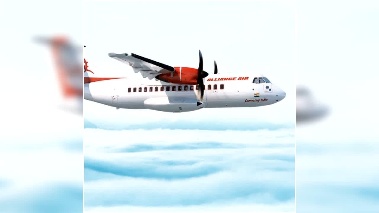 Bilaspur Delhi Flight Emergency Landing: चलती फ्लाइट का इंजन हुआ फेल, 40 यात्री थे सवार…बिलासपुर से भरी थी उड़ान, जानें फिर आगे क्या हुआ…