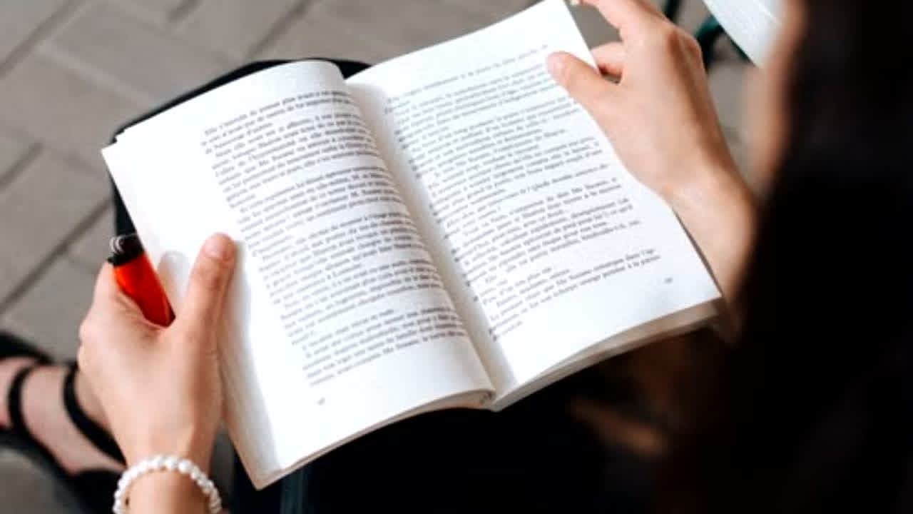 Book Reading Earnings: अब किताब पढ़ने पर मिलेंगे पैसे, 15 मिनट रीडिंग पर 76 रुपये की होगी इनकम, आखिर क्यों अपनाया ये तरीका? जानें पूरा मामला