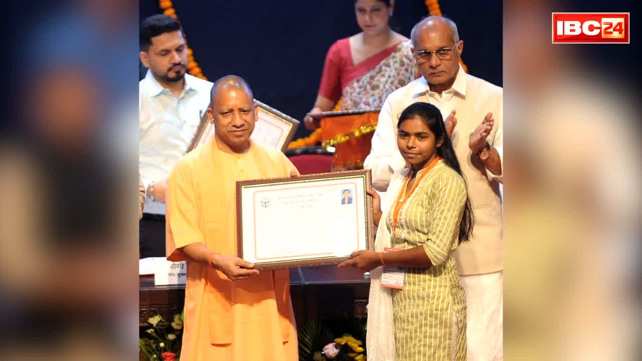 CM Yogi Handed Appointment Letters: सीएम योगी ने यूपी में एक लाख नई नौकरियों का किया ‘श्रीगणेश’.. नवनियुक्त 818 अभ्यर्थियों को मुख्यमंत्री योगी आदित्यनाथ ने सौंपे नियुक्ति पत्र