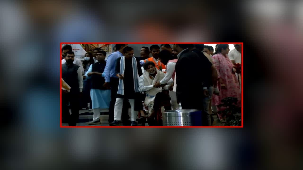 Kiran Singh Deo Chhattisgarh Return Video: 2 महीने बाद छत्तीसगढ़ लौटते ही भावुक हुए किरण सिंह देव, सड़क हादसे के बाद दिल्ली में इलाज करवा रहे थे भाजपा अध्यक्ष