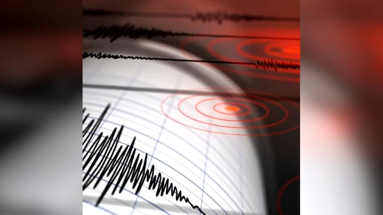 Delhi NCR Earthquake: दिल्ली-NCR समेत देश के कई राज्यों में आया भूकंप, 4.9 की तीव्रता से कांप उठी धरती, दहशत में लोग /image: Social Media