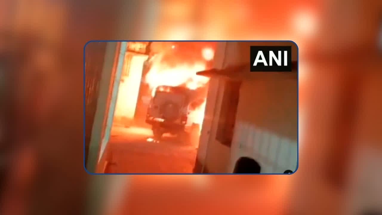 Odisha Ambulance Fire: एंबुलेंस में अचानक हुआ जोरदार धमाका, अस्पताल ले जा रहे मरीज की मौत, कैमरे में कैद हुआ खौफनाक वीडियो