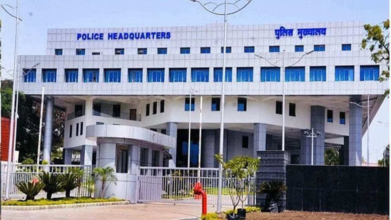 MP Police Transfer: अचानक हटाए गए इस जिले के एसपी, अब इस महिला अफसर को मिली जिम्मेदारी, सीएम के दौरे के बाद लिया गया बड़ा फैसला