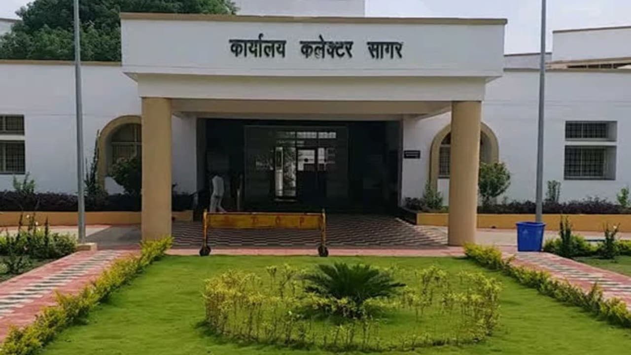 Action on Patwaris: 13 पटवारी निलंबित.. 137 को शो-कॉज नोटिस! इस जिले में कलेक्टर ने की कार्रवाई तो मचा हड़ंकप, कहा- लापरवाही बर्दाश्त नहीं