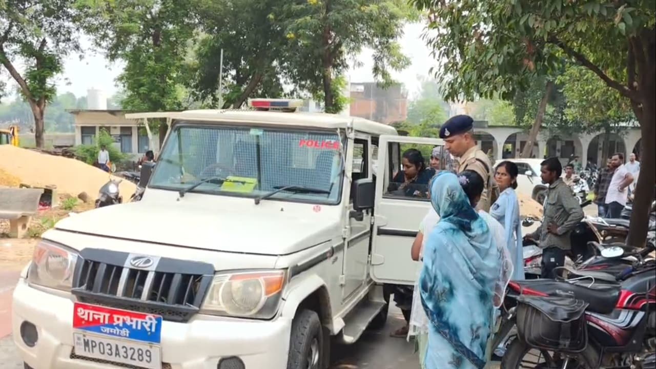सरकारी नौकरी.. मुफ्त शिक्षा और इलाज! झांसा देकर मां और बेटी कर रही थी ऐसा काम, अब हवालात में कटेंगी दोनों की रातें