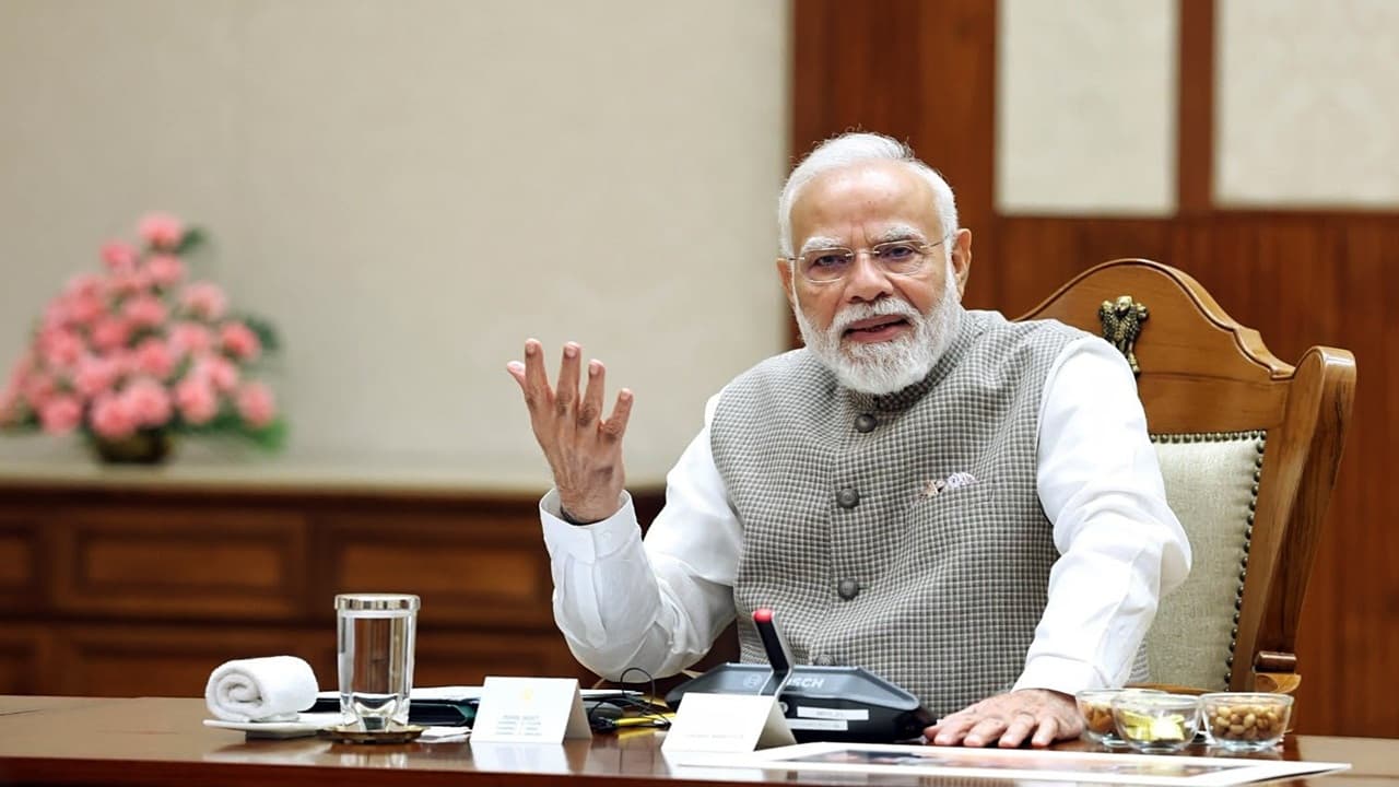 Modi Cabinet Expansion: फाइनल हो गई मोदी कैबिनेट विस्तार की तारीख! कई नए चेहरों को मिल सकता है मौका, यहां जानिए लेटेस्ट अपडेट