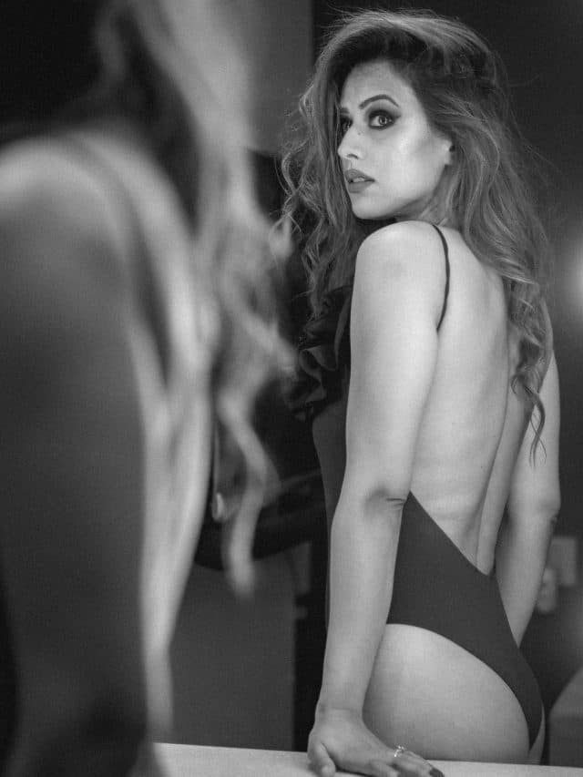 Black आउटफिट में गजब ढाहती एक्ट्रेस Nia Sharma