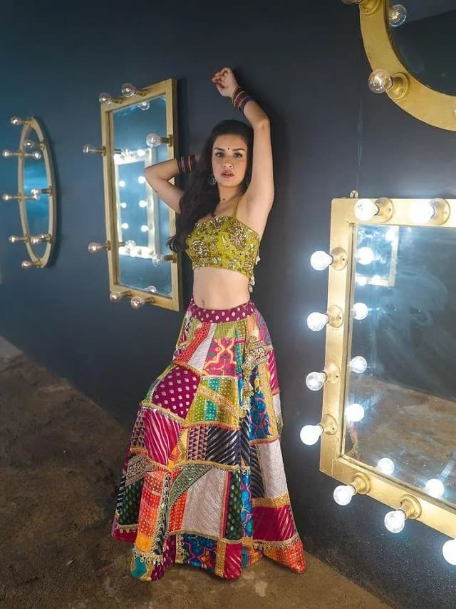 अवनीत कौर का नवरात्रि के पहले दिन दिखा गरबा लुक, तस्वीरें देख फैंस हुए बेकाबू