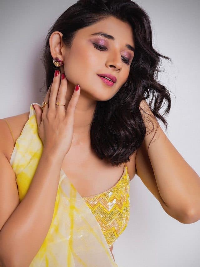 Kanika Mann: सोशल मीडिया पर धूम मचा रही कनिका की ये तस्वीरें