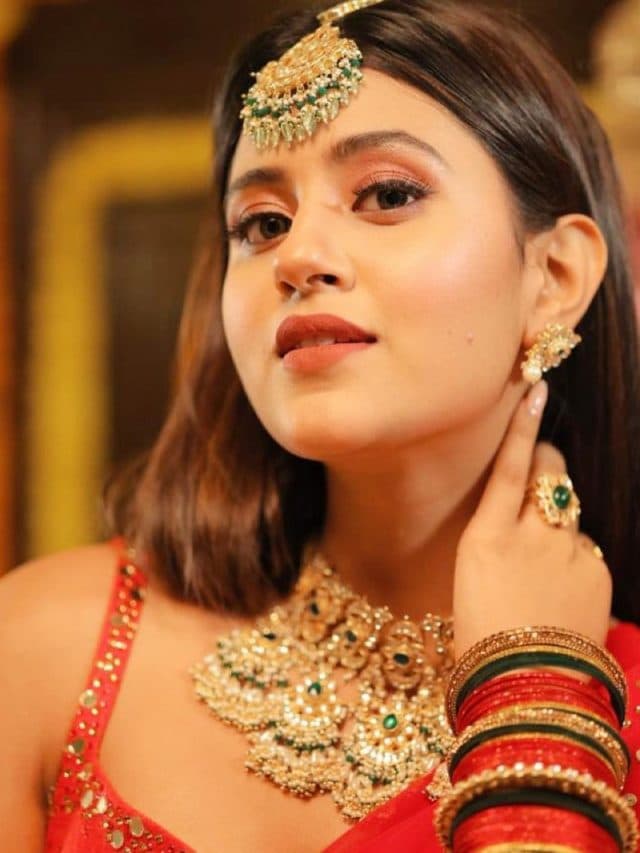 Anjali Arora: अंजलि अरोरा का हॉट अंदाज देख कर आप भी हो जाएंगे दांग