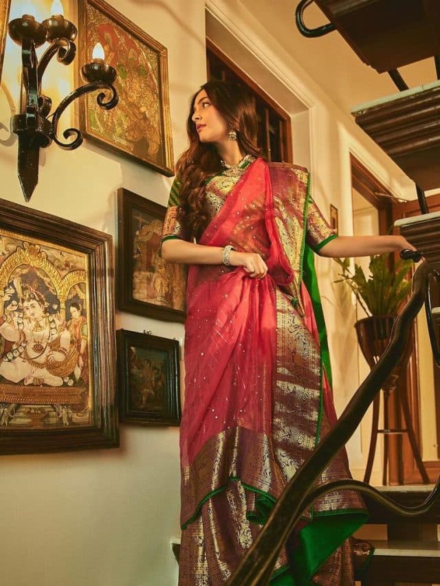 Sonam Kapoor: पिंक कलर के लहंगे में बेहद खूबसूरत लग रही सोनम कपूर